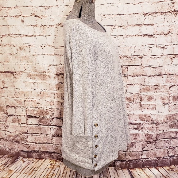 Bobeau Heather Gray Top Side Buttons 1X - Picture 3 of 5